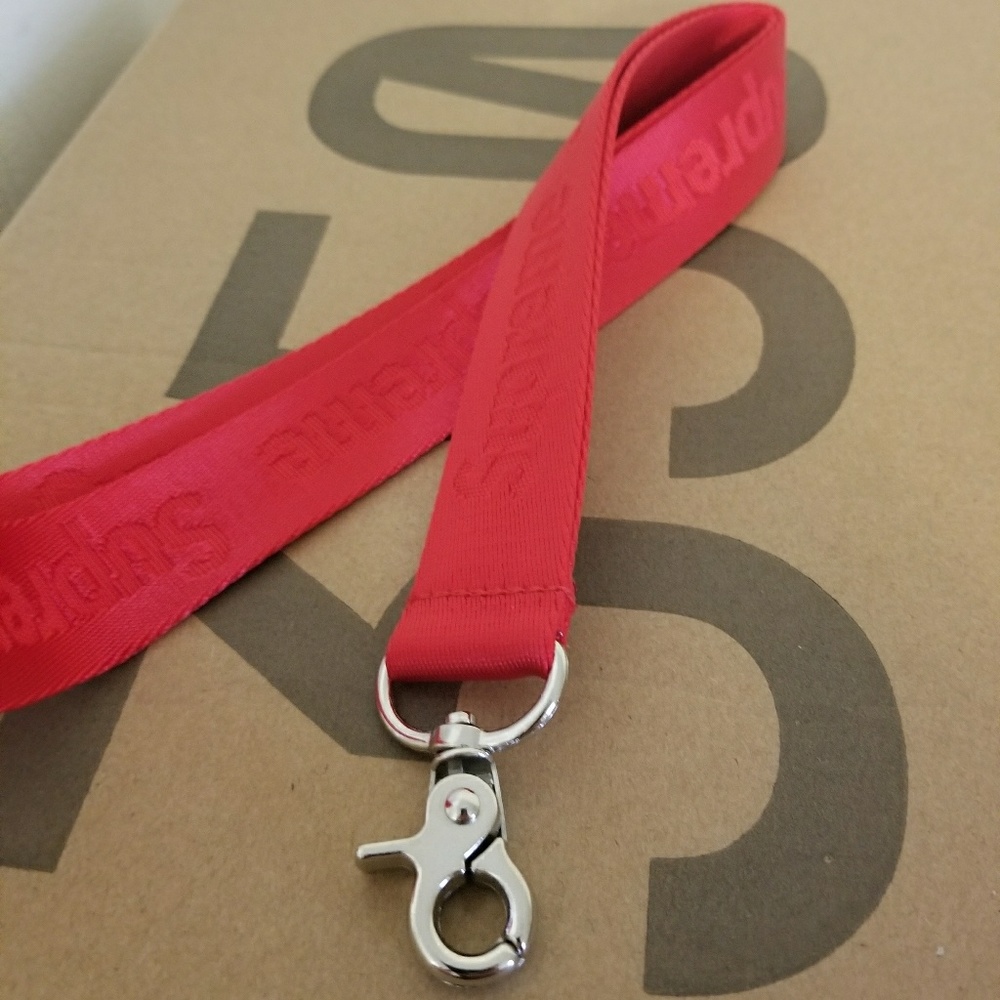 🆕️ Supreme Lanyard - Picture 3 of 5